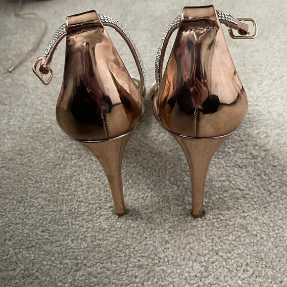 ROSE GOLD STEVE MADDEN HEELS - Picture 5 of 7